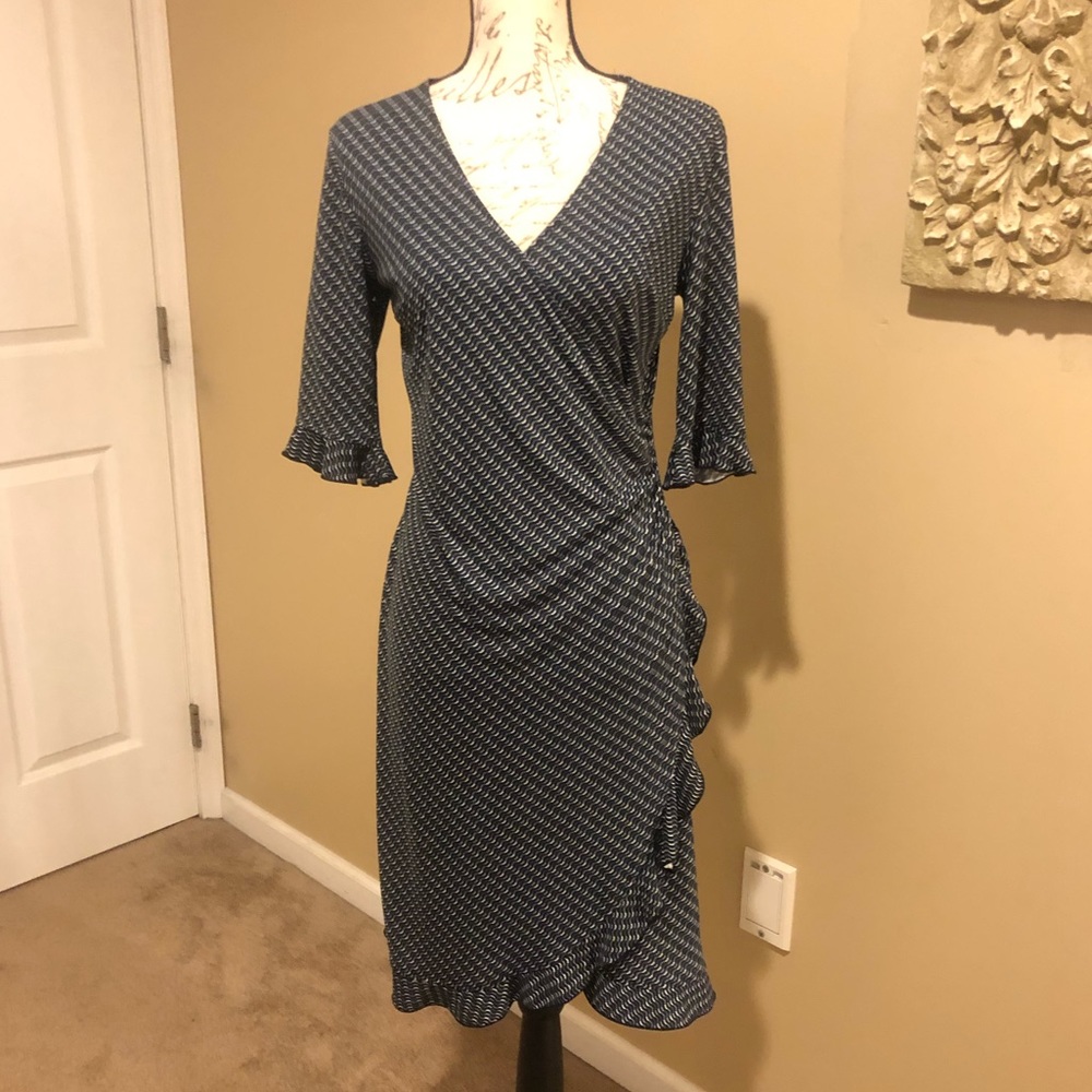 NY & Co Ruffled Tulip Hem Dress. Size Small